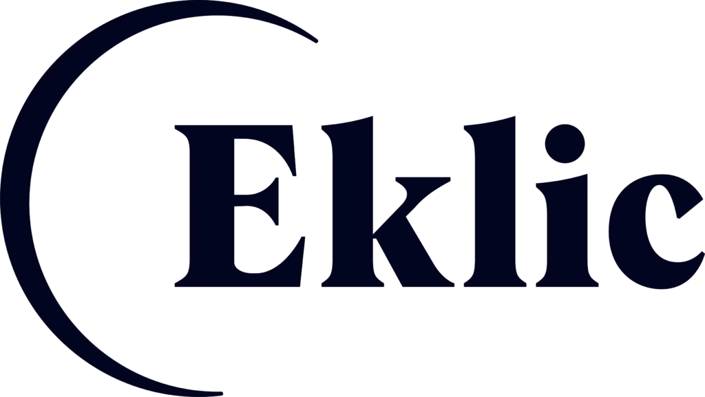 Logo Eklic Médian, vidéaste entreprise, reportage et documentaire et télépilote de drone basé en Finistère en Bretagne